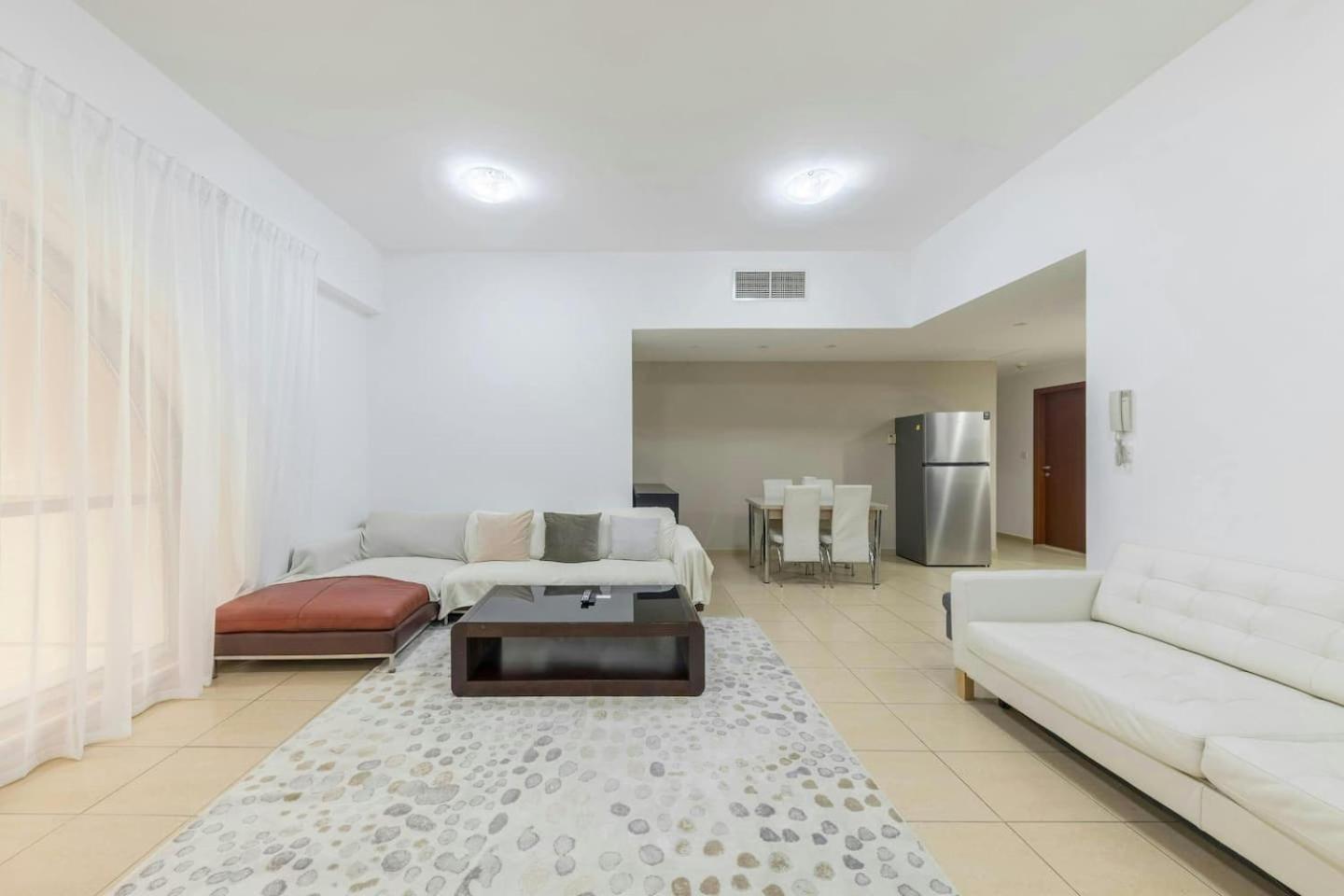 Spacious 2-bedroom Getaway In Jbr, Prime Location Appartement *